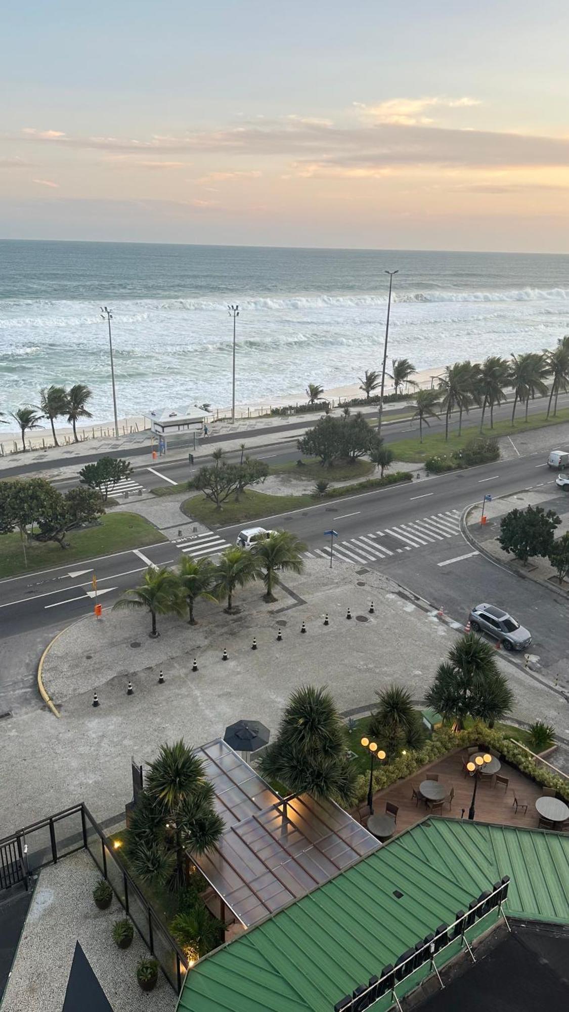 Lindo Apto No Melhor Lugar Da Barra Da Tijuca! Com Uma Vista De Tirar O Folego, Frente Para O Mar! Totalmente Equipado E Decorado Ao Lado Dos Melhores Hoteis E Quiosques Da Barra! Portaria 24H, Piscina, Sauna, Jacuzzi, Academia, Garagem, Wi-Fi, Lavan 里约热内卢 外观 照片